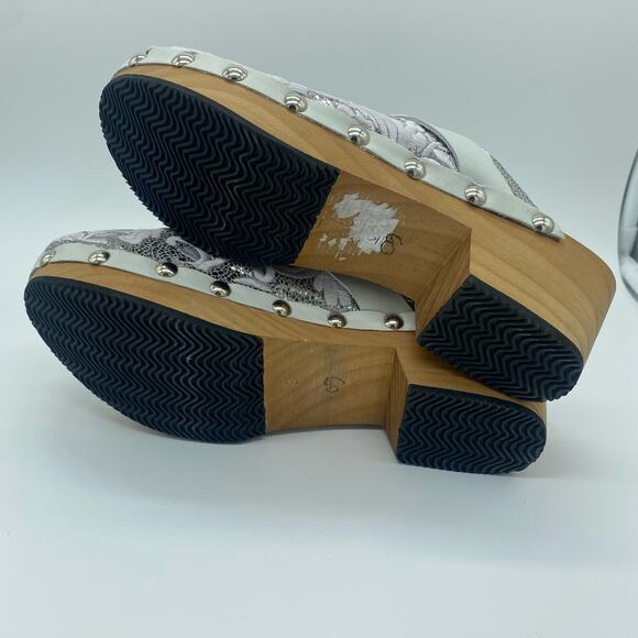 Johnny Was Women size 7.5 / 8.5 Dormi Silver Green Leather Brocade Wooden Clogs - Picture 8 of 10